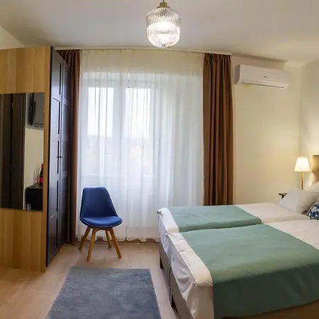 Philip Noir Révfülöp