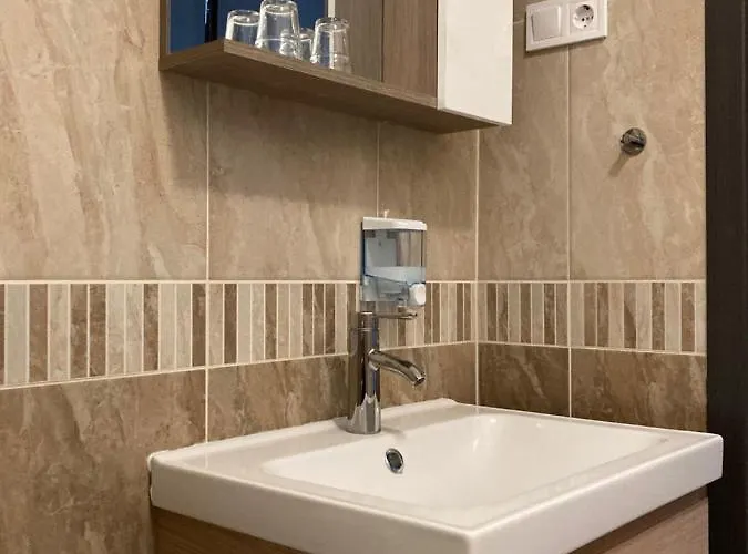 Philip Noir מלון *