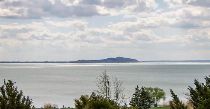 Philip Noir מלון