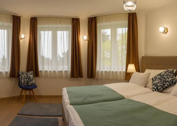 Otel Philip Noir *