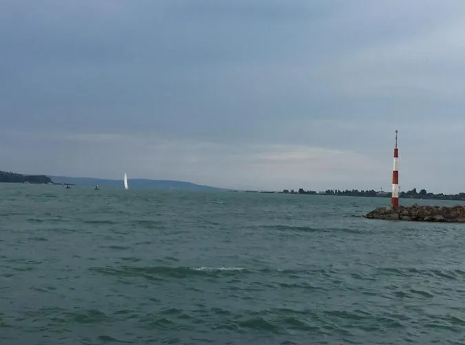 Philip Noir מלון